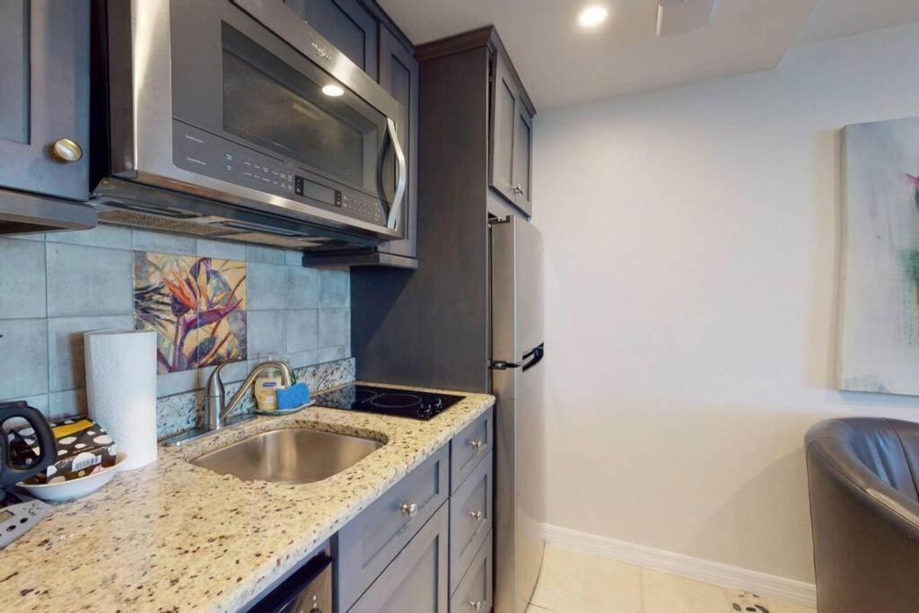 Sea Spray, Studio 114, Beach Steps Away! Pool+Wifi Ruskin Bagian luar foto