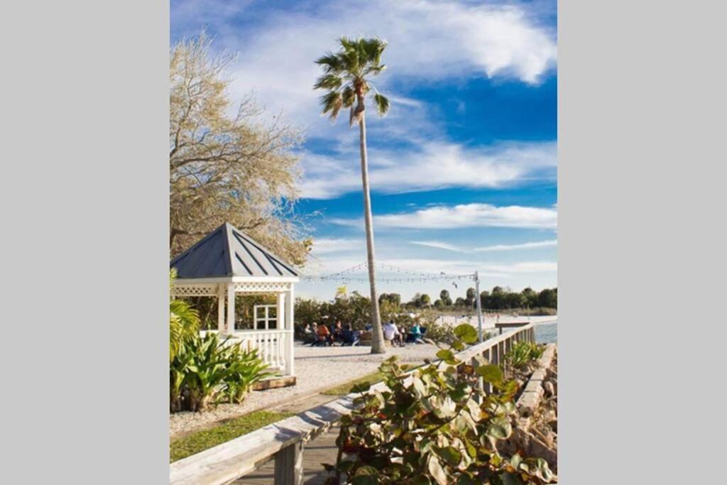 Sea Spray, Studio 114, Beach Steps Away! Pool+Wifi Ruskin Bagian luar foto