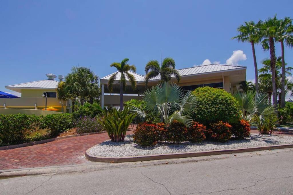 Sea Spray, Studio 114, Beach Steps Away! Pool+Wifi Ruskin Bagian luar foto